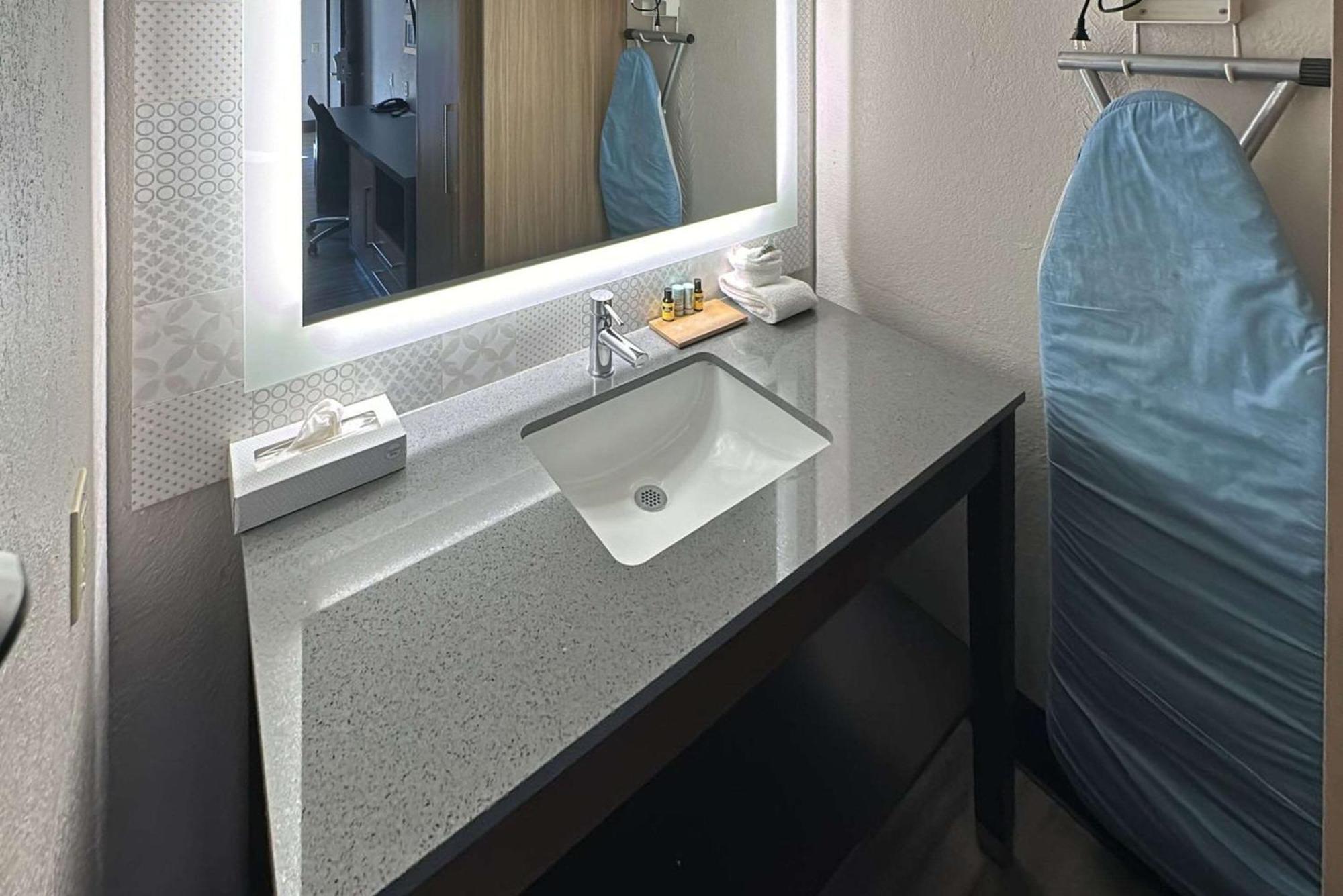 Country Inn & Suites By Radisson, Monterey Beachfront-Marina, Ca Dış mekan fotoğraf